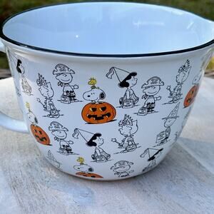 Peanuts Snoopy Halloween White Ceramic Mixing Bowl Trick or Treat Pumpkin NEW